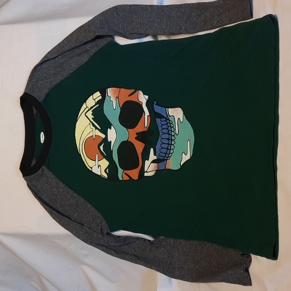 Old Navy kids long sleeve t-shirt with skull size 10-12, green and gray - Picture 1 of 4